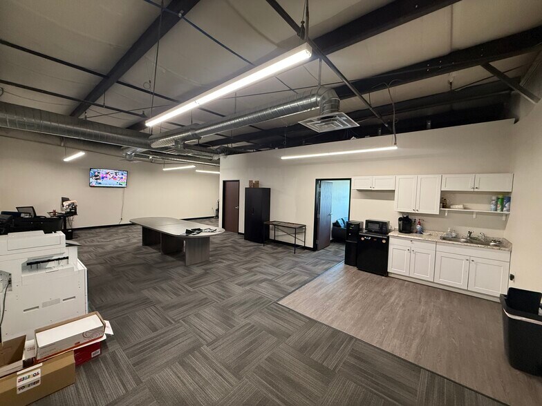 More Photos Of 6320 S Sandhill Rd, Las Vegas Warehouse For Lease