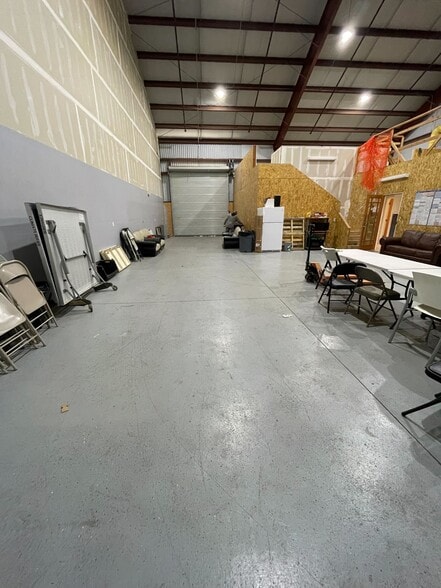 More Photos Of 1803 Shelton Way, Hollister Light Manufacturing For Lease