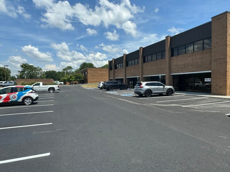 More Photos Of 9051 Executive Park Dr, Knoxville Office For Sale