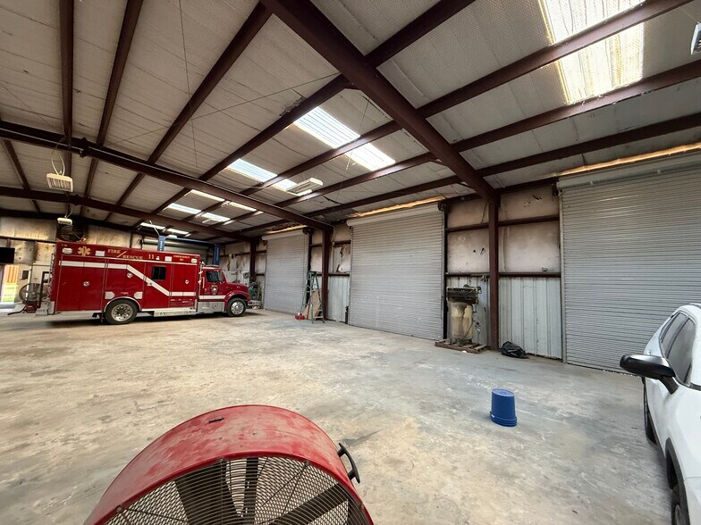 More Photos Of 3177 US-69, Lumberton Warehouse For Lease
