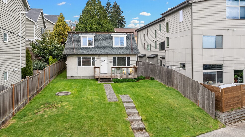 More Photos Of 3910 NE 51st St, Seattle Land For Sale