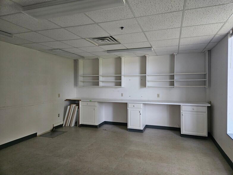More Photos Of 500 S Hamilton St, Saginaw Medical For Sale