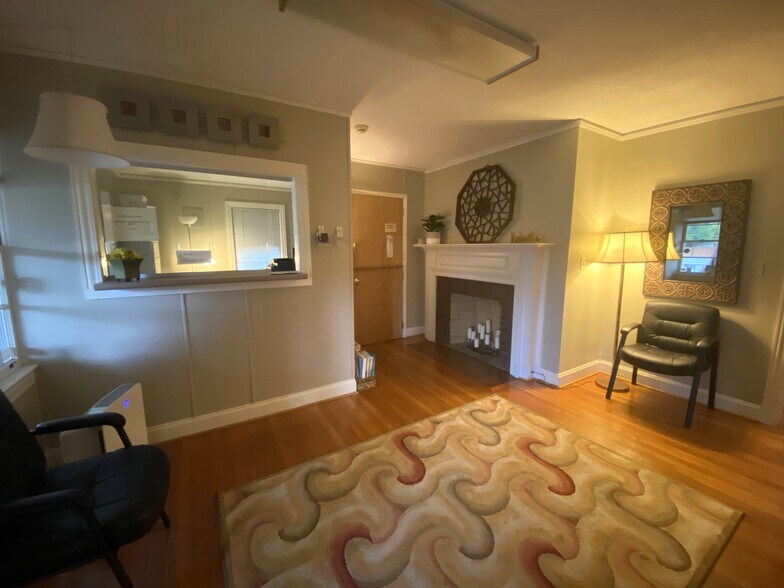 More Photos Of 1934 N Pleasantburg Dr, Greenville Medical For Lease