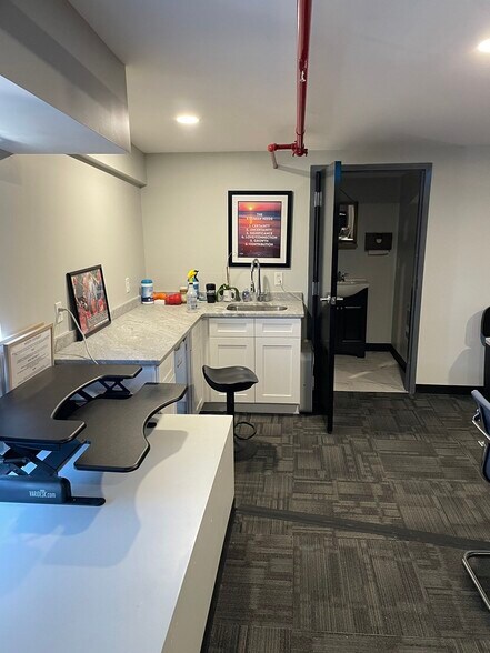 More Photos Of 586 Pleasant St, Watertown Flex For Sale