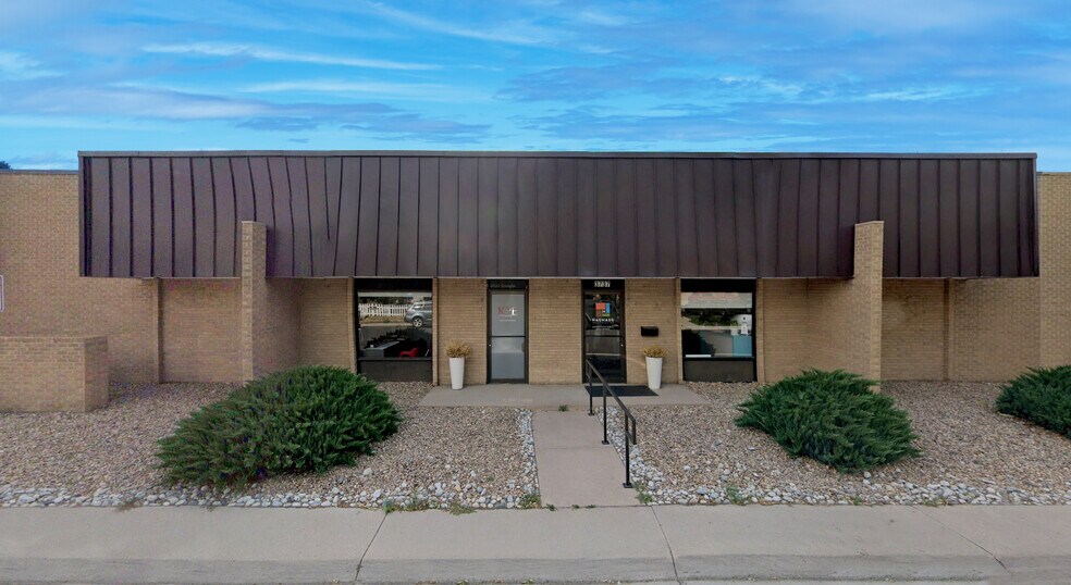 More Photos Of 3737-3747 S Inca St, Englewood Showroom For Lease