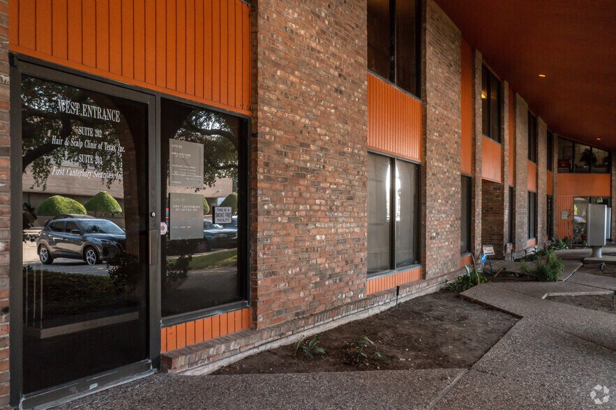 More Photos Of 12989 Jupiter Rd, Dallas Office For Sale