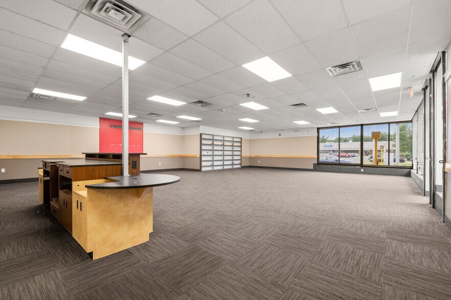 More Photos Of 628 Belmont St, Brockton Freestanding For Lease