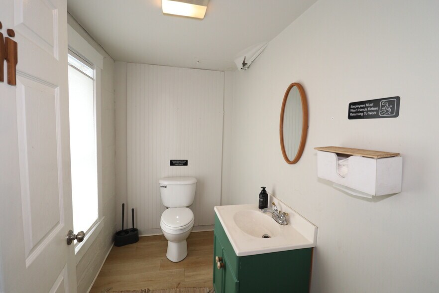 More Photos Of 139 S Broadway St, Blanchester Storefront Retail Residential For Sale