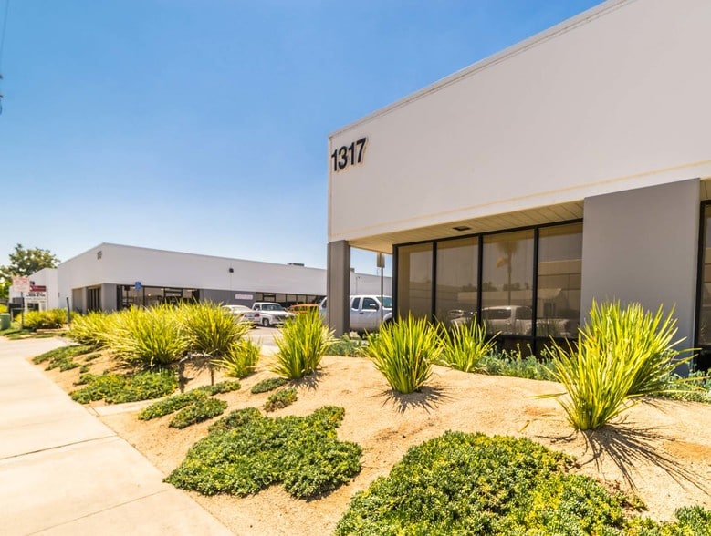 More Photos Of 1305 Simpson Way, Escondido Unknown For Lease