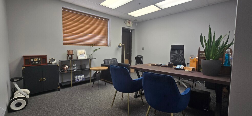 More Photos Of 495 Mola Blvd, Elmwood Park Warehouse For Lease