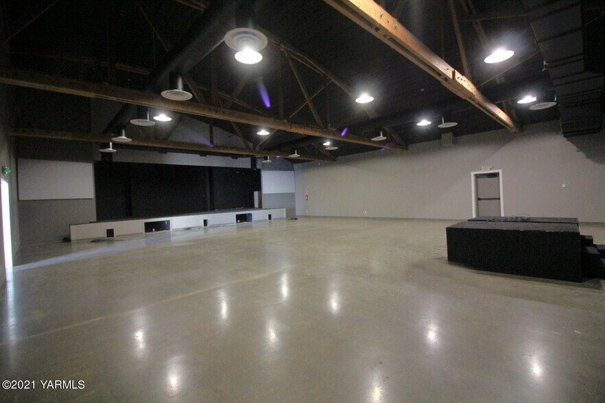 More Photos Of 1710 Gregory Avenue Ext, Sunnyside General Retail For Sale