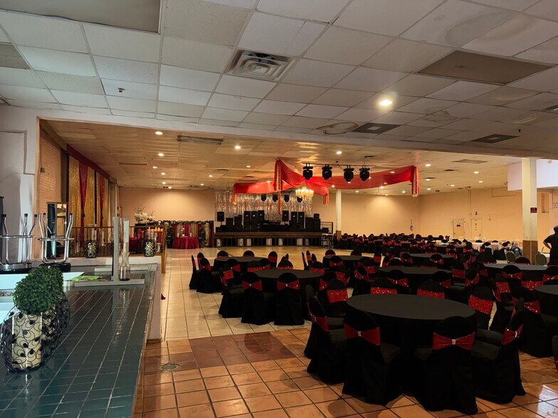 More Photos Of 5115 E Grand Ave, Dallas Showroom For Lease