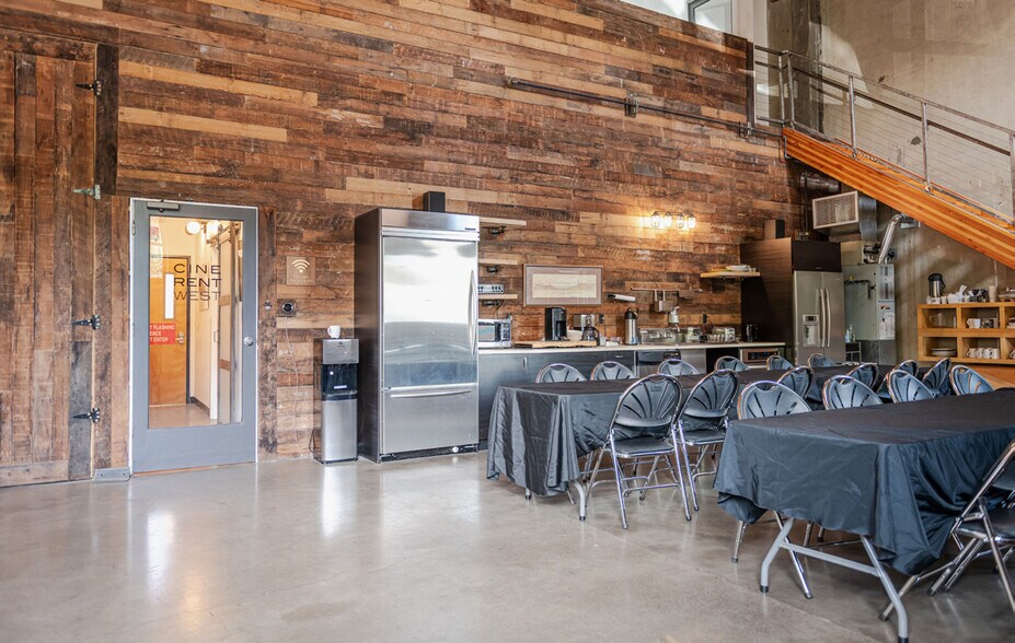 More Photos Of 2330 NW 31st Ave, Portland Flex For Sale