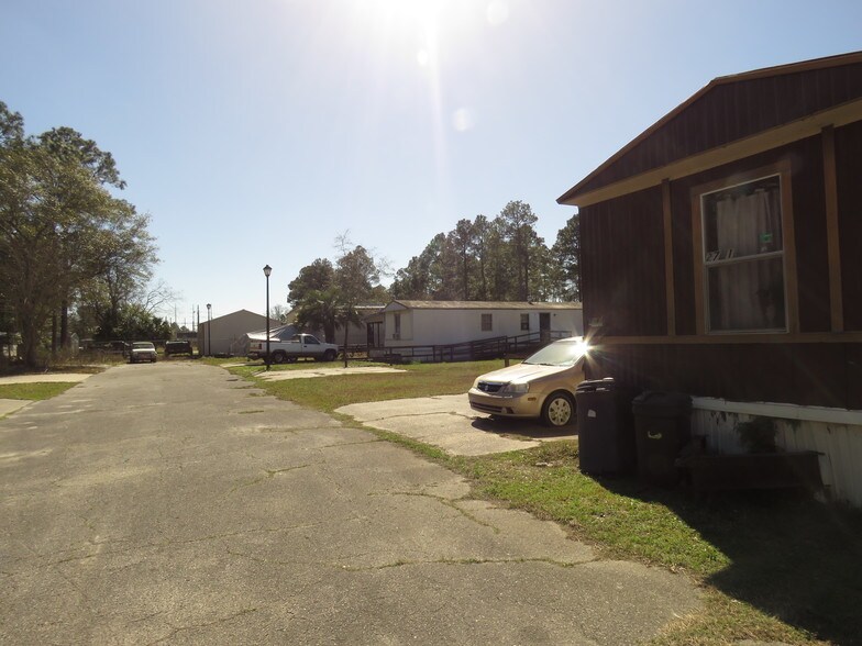 More Photos Of 2729 Carol Ln, Panama City Manufactured Housing Mobile Home Park For Sale
