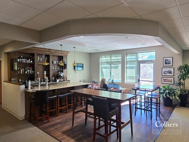 More Photos Of 421 Wando Park Blvd, Mount Pleasant Office For Sale