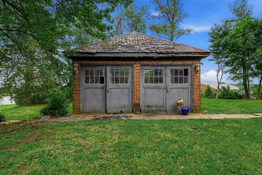 More Photos Of 18697 Forest Rd, Lynchburg Office For Sale