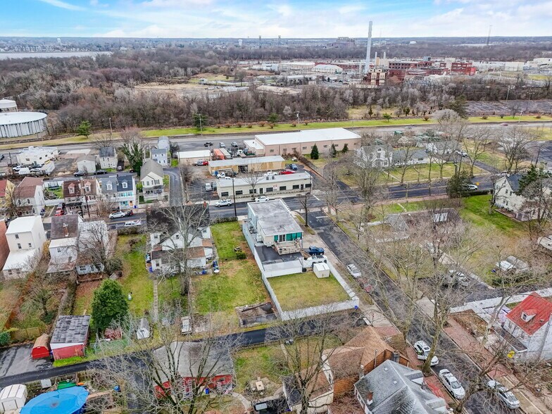 More Photos Of 329 Otter St, Bristol Flex For Lease