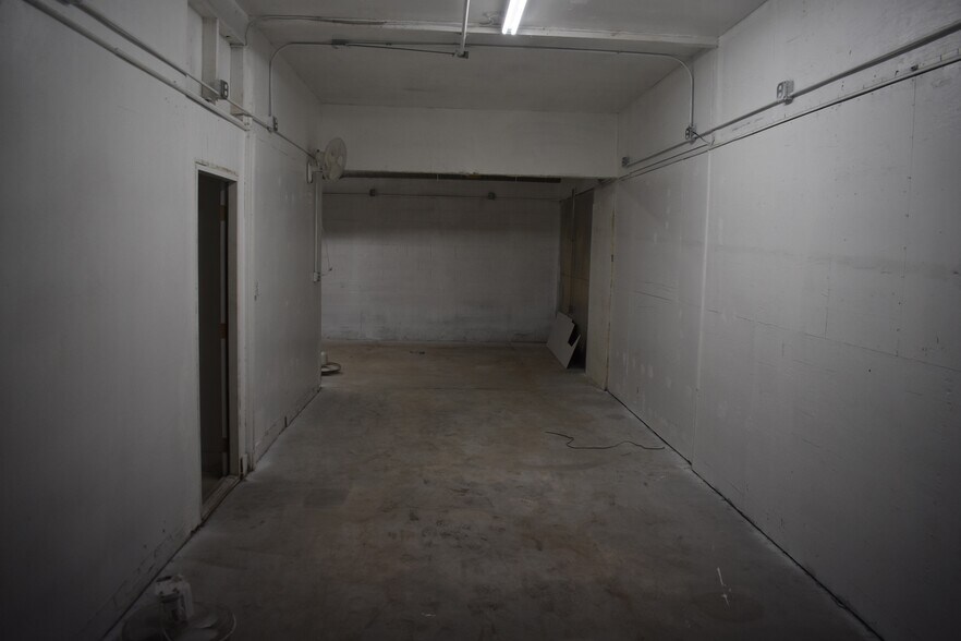 More Photos Of 5273-5275 E Washington Blvd, Commerce Warehouse For Lease