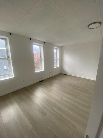 More Photos Of 1733-1735 Maryland Ave, Baltimore Bar For Lease