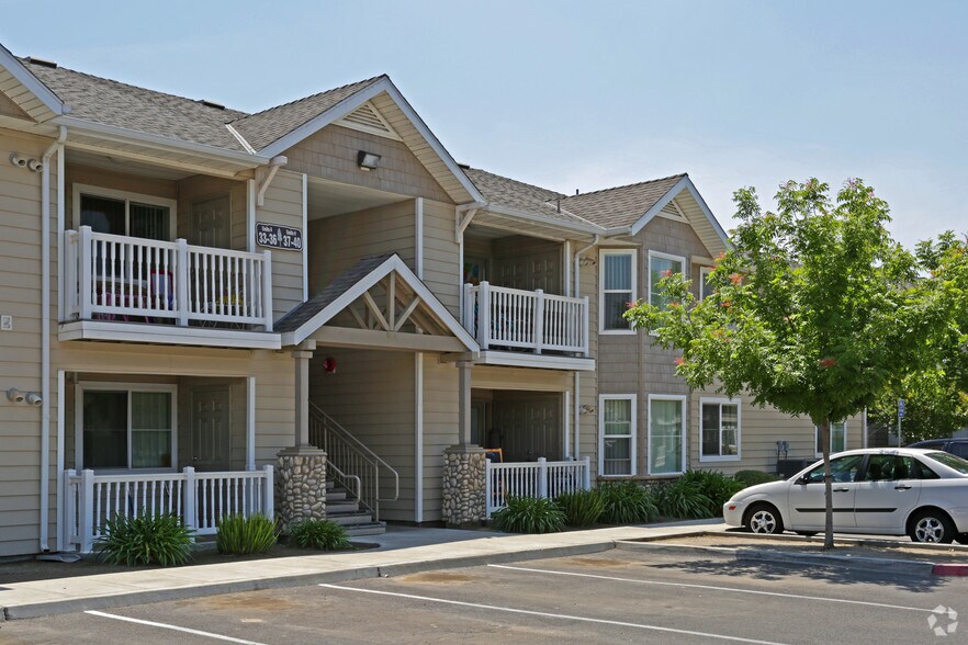 More Photos Of 424 S E St, Porterville Apartments For Sale