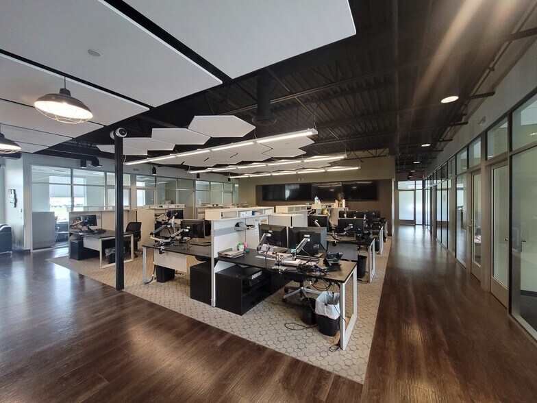 More Photos Of 3131 Halvor Ln, Superior Light Distribution For Lease