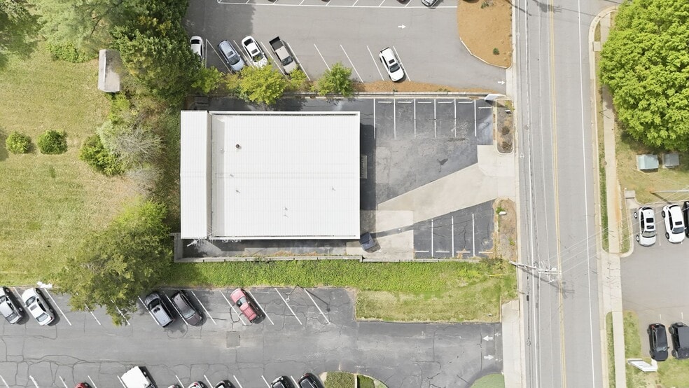 More Photos Of 744 Hartness Rd, Statesville Medical For Sale