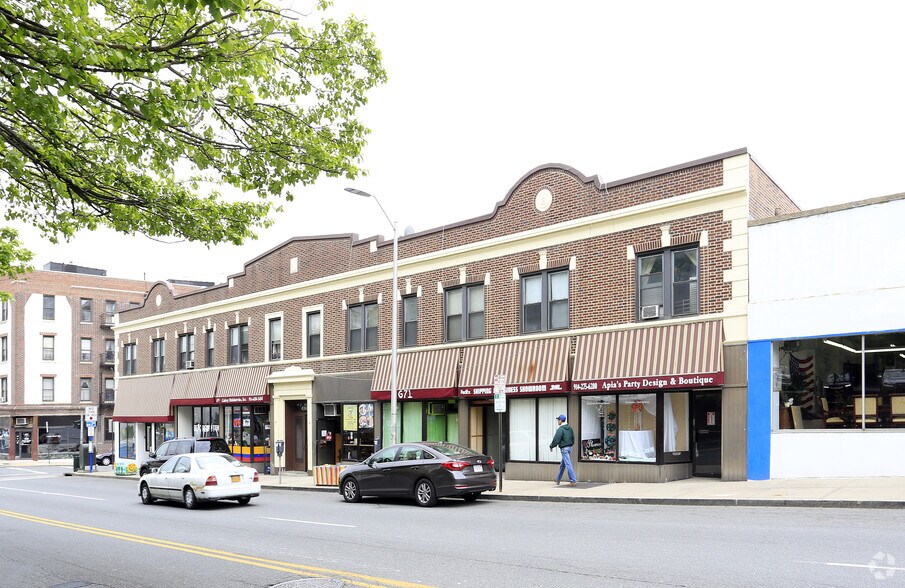 More Photos Of 677 Main St, New Rochelle Storefront Retail Office For Lease