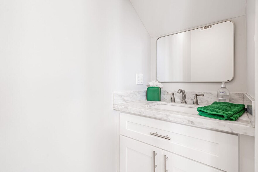 More Photos Of 1201 Baronne St, New Orleans Hotel For Sale