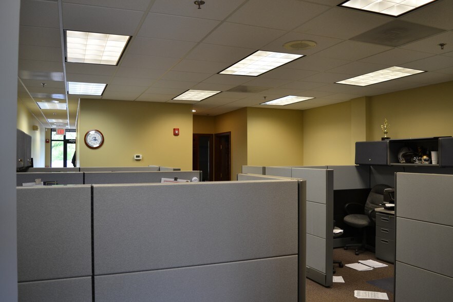 More Photos Of 792-806 W Bartlett Rd, Bartlett Loft Creative Space For Sale