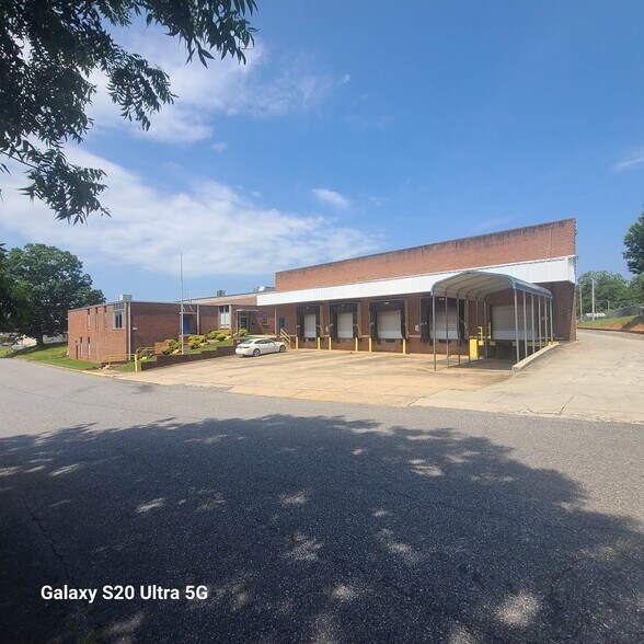 More Photos Of 820 Cochran St, Statesville Warehouse For Lease