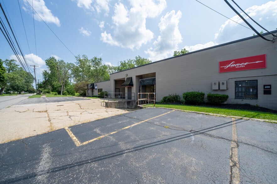 More Photos Of 80 W Drullard Ave, Lancaster Light Manufacturing For Lease