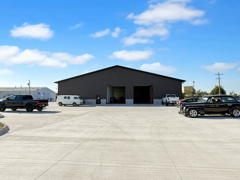 More Photos Of 1911 NE 58th Ave, Des Moines Industrial For Sale