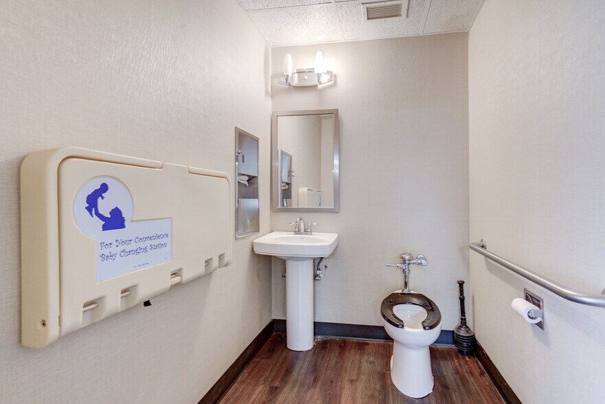 More Photos Of 3100 S Elm Pl, Broken Arrow Medical For Lease