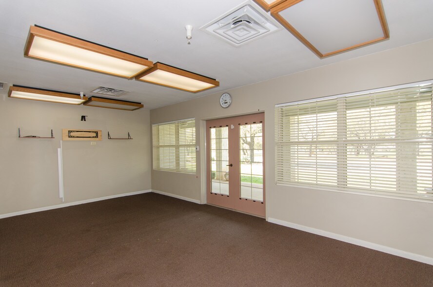 More Photos Of 400 Old Highway 290, Dripping Springs Healthcare For Sale