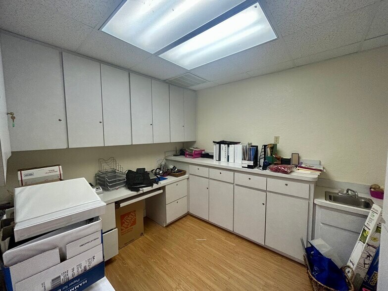 More Photos Of 5939 Virginia, New Port Richey Medical For Sale