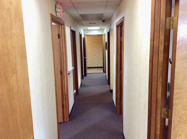 More Photos Of 25400-25430 Goddard Rd, Taylor Medical For Sale