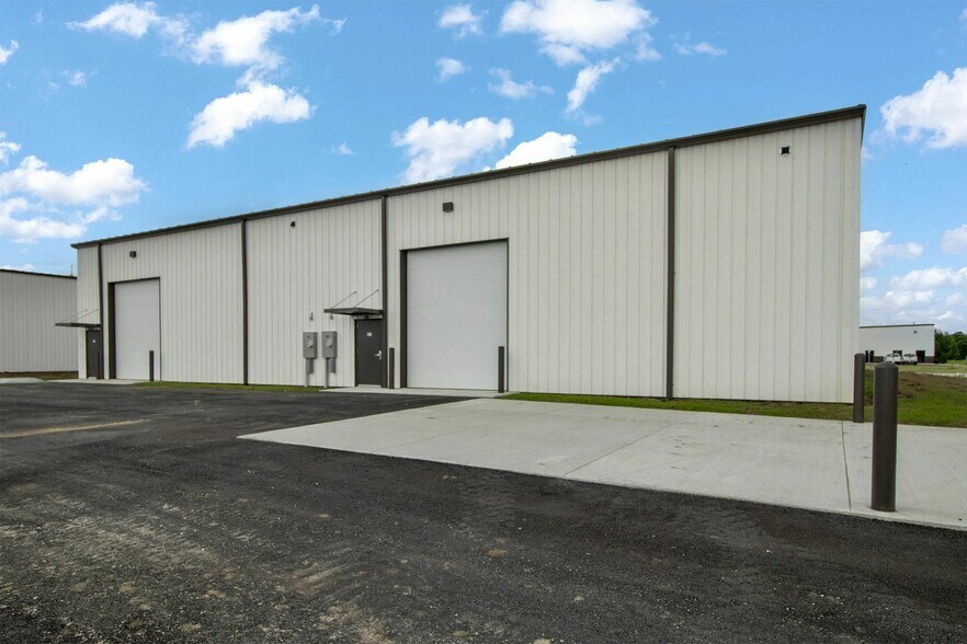More Photos Of 830 Wesco Pky, Sheridan Warehouse For Lease