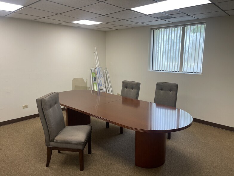 More Photos Of 701 E Irving Park Rd, Roselle Office For Lease