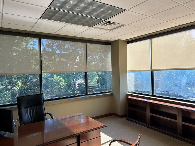 More Photos Of 9850 Nicholas St, Omaha Office For Sale