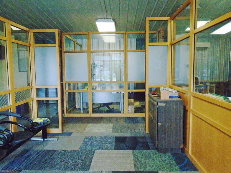 More Photos Of 501 Lakeshore Dr, Kuttawa Warehouse For Sale