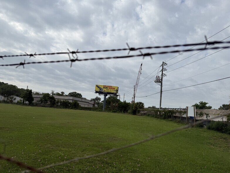 More Photos Of 7725 N Orange Blossom Trl, Orlando Warehouse For Sale