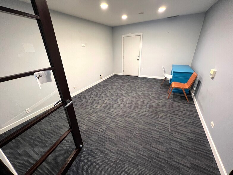 More Photos Of 1250 W Augusta Blvd, Chicago Showroom For Lease