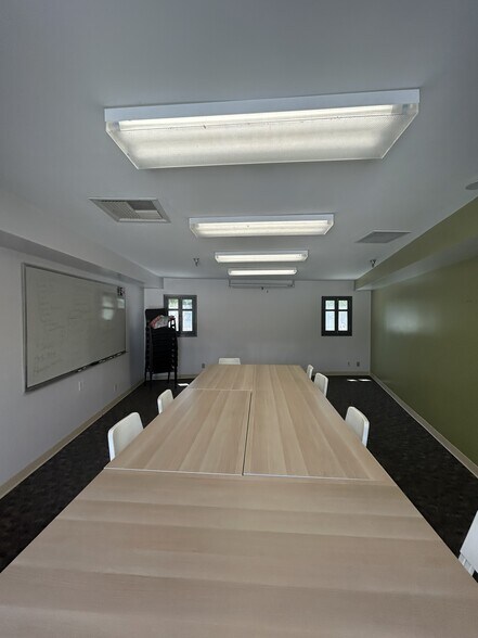 More Photos Of 556 W Glenoaks Blvd, Glendale Religious Facility For Lease