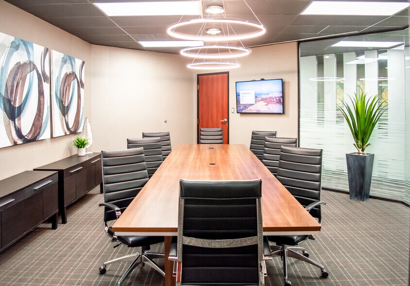 More Photos Of 1701 W Northwest Hwy, Grapevine Coworking Space