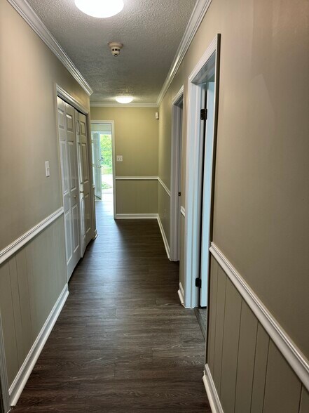 More Photos Of 1031 S Main St, Woodstock Medical For Sale