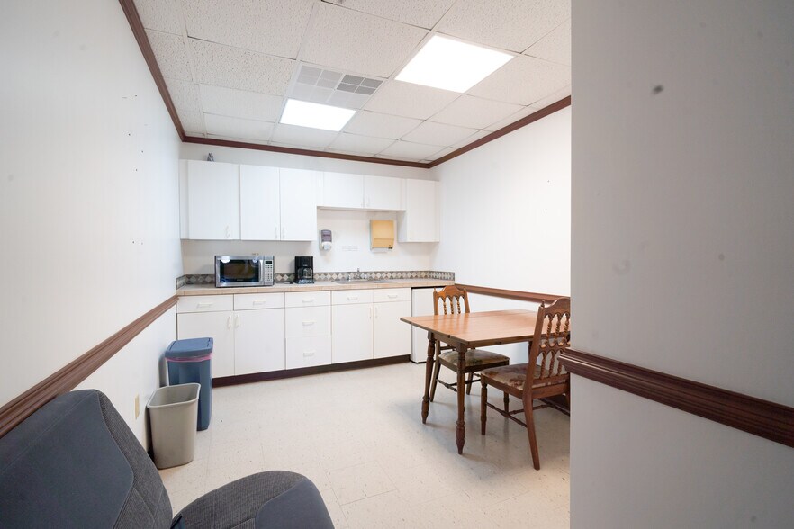 More Photos Of 220 Chesapeake Dr, White Stone Office For Sale