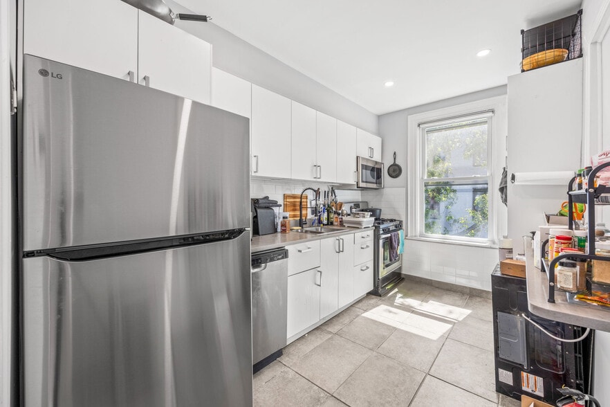 More Photos Of 2053 E 16th St, Brooklyn Flex For Sale