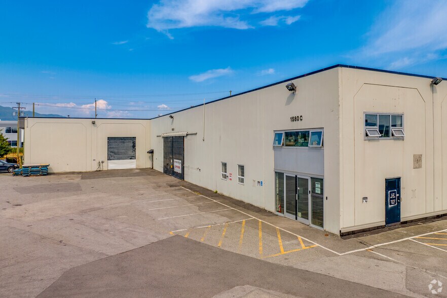 More Photos Of 1580 Kingsway Ave, Port Coquitlam Warehouse For Sale