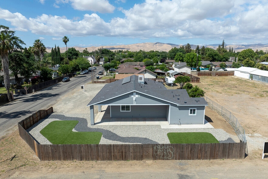 More Photos Of 720 N 2nd St, Patterson Specialty For Sale