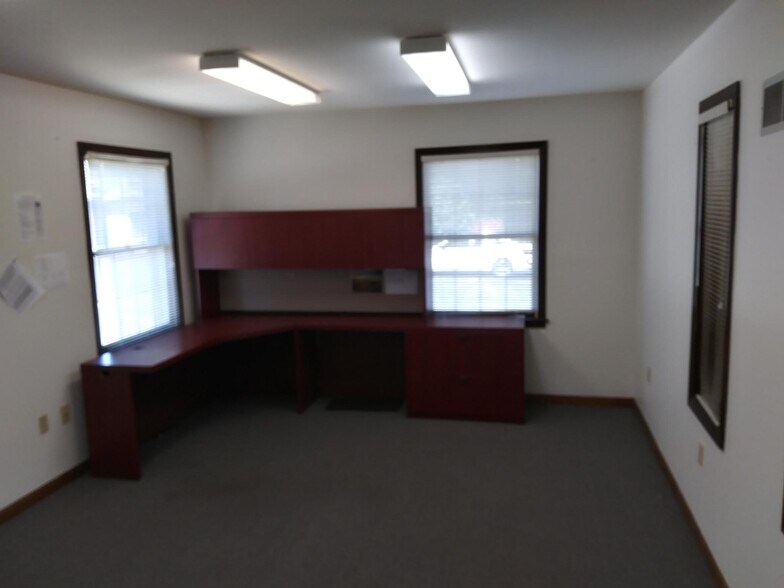 More Photos Of 131 Ridge Rd, Munster Office For Lease
